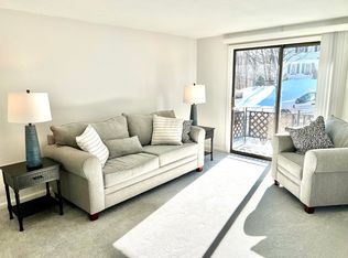 19 Maple St APT 10, Amesbury, MA 01913
