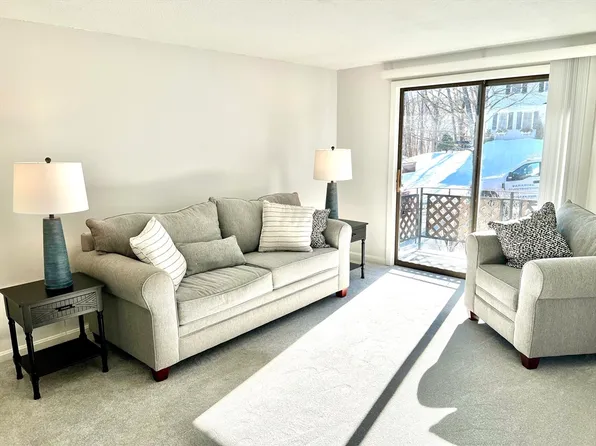 19 Maple St APT 10, Amesbury, MA 01913