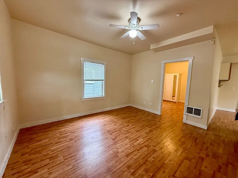 4429 Rainier Ave S — Photo 16