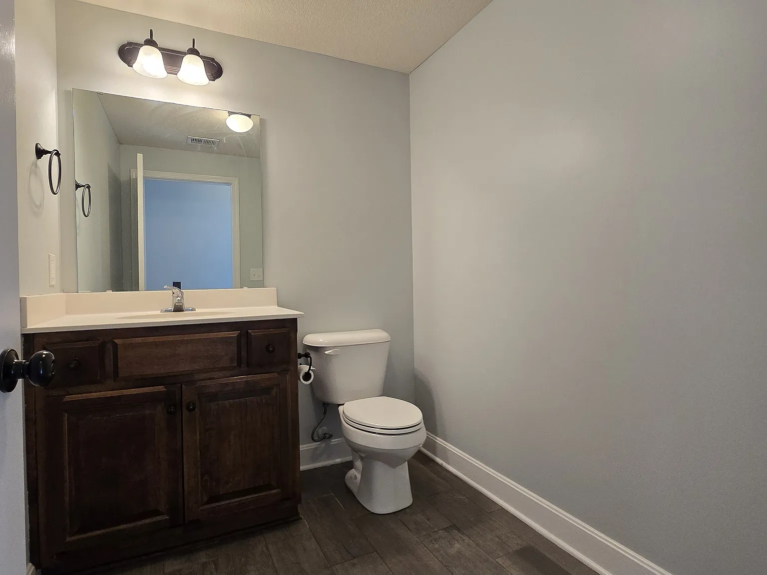 3 bed, 2.5 bath, 1550 sqft, $2,100 — Photo 3