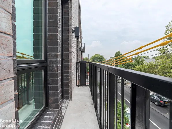 1896 De Kalb Avenue image 10 of 11