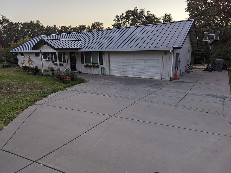 1st image of 323 Uncle Joes Ln