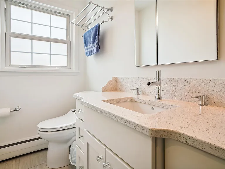 532 Trippe Ave — Photo 16