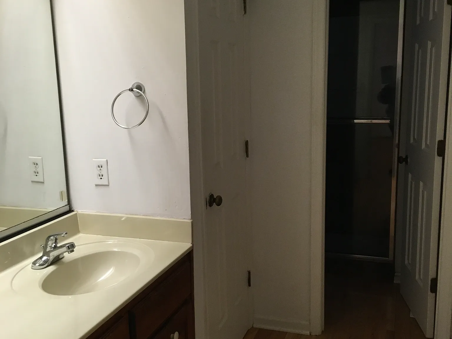 3 bed, 2.5 bath, 2110 sqft, $2,300 — Photo 2