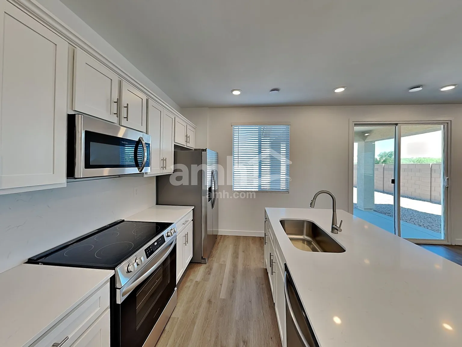 3 bed, 2.5 bath, 1646 sqft, $2,150 — Photo 3