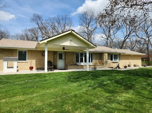 88 Gromer Rd, Elgin, IL 60120