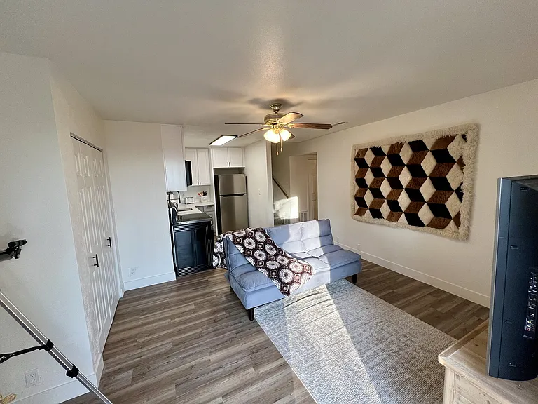 Hillside Cir — Photo 24