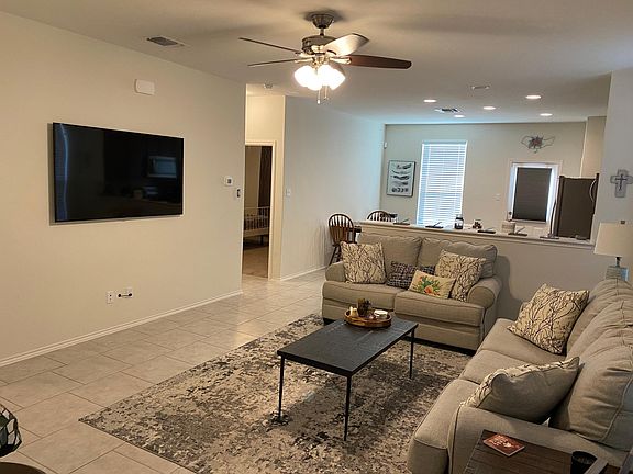 4th image of 176 Thornless Cir