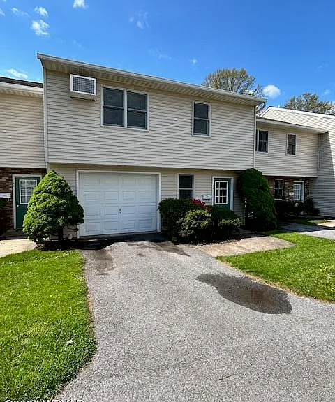 75 Rockey Ln #4 — Photo 1