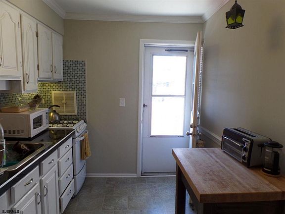4th image of 3576 Simpson Ave