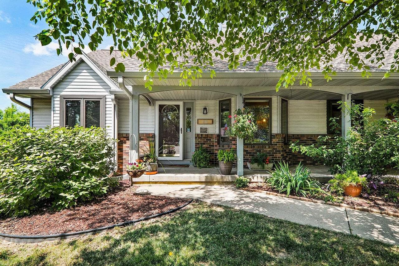 1700 Dickson Dr, Sun Prairie, WI 53590 Zillow