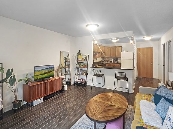 4th image of 211 E Ohio St APT 1505