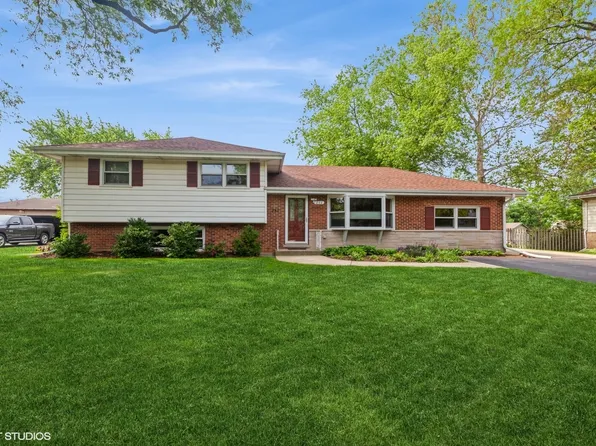 25W251 Highview Dr, Naperville, IL 60563