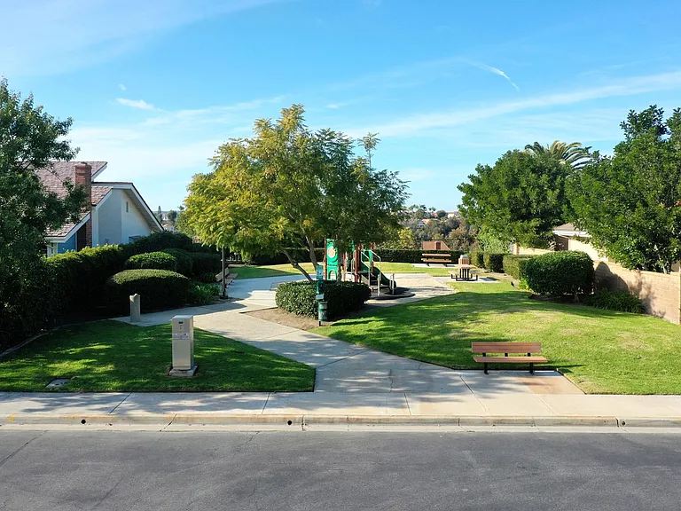 28682 Breckenridge Dr — Photo 40