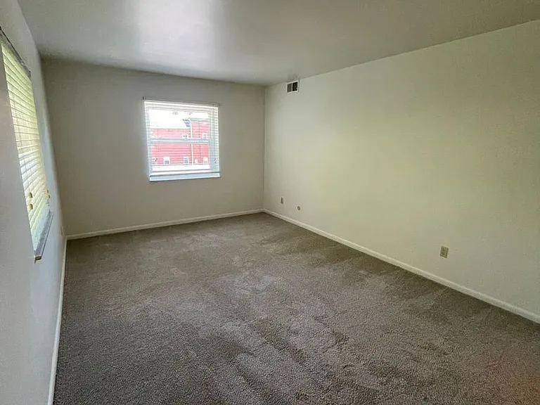 360 Maryland Ave — Photo 45