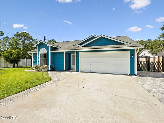 3rd image of 101 Royal Pines Way