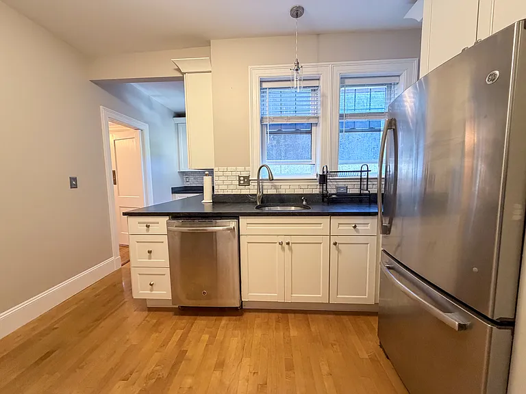 569 Franklin St #6 — Photo 9