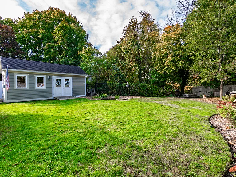 18 Highland Ave — Photo 27