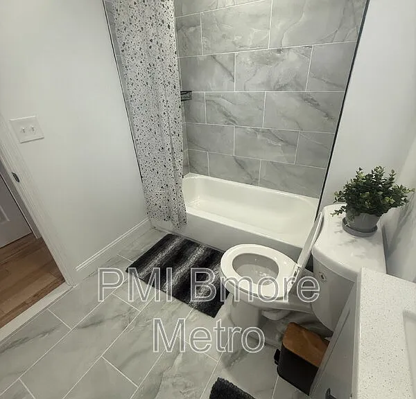 1756 E North Ave — Photo 6