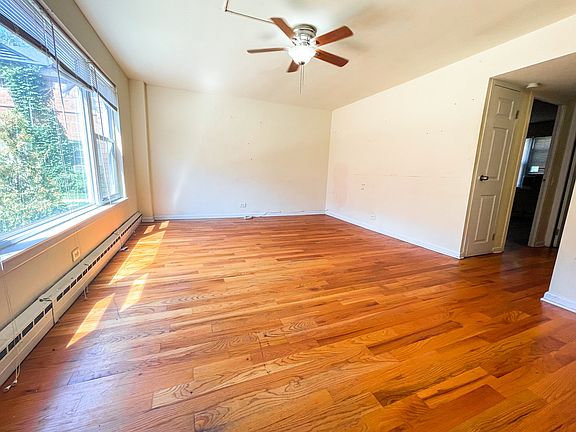 5th image of 2104 W Farragut Ave #B1