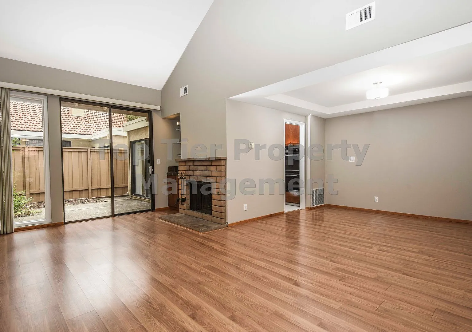 Beautiful 2 Bd/2 Ba/1217 sqft townhouse in desirable Walnut Creek neighborhood - Available Octobe... — Photo 3