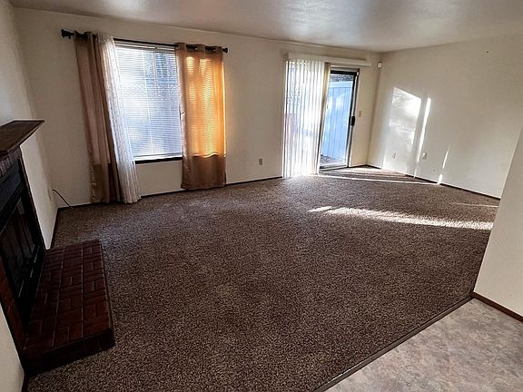 2nd image of 1586 NE Roseway Ln #1586