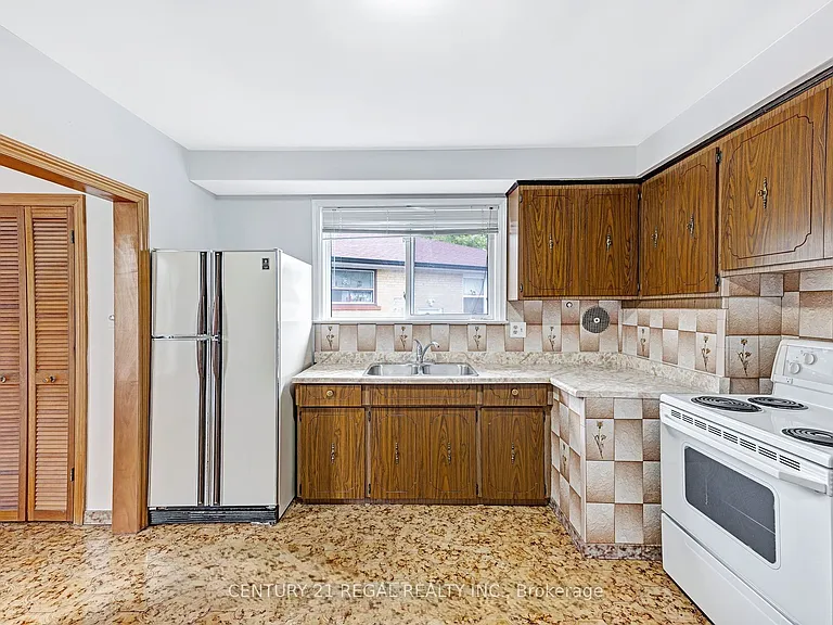 79 Combermere Dr — Photo 3