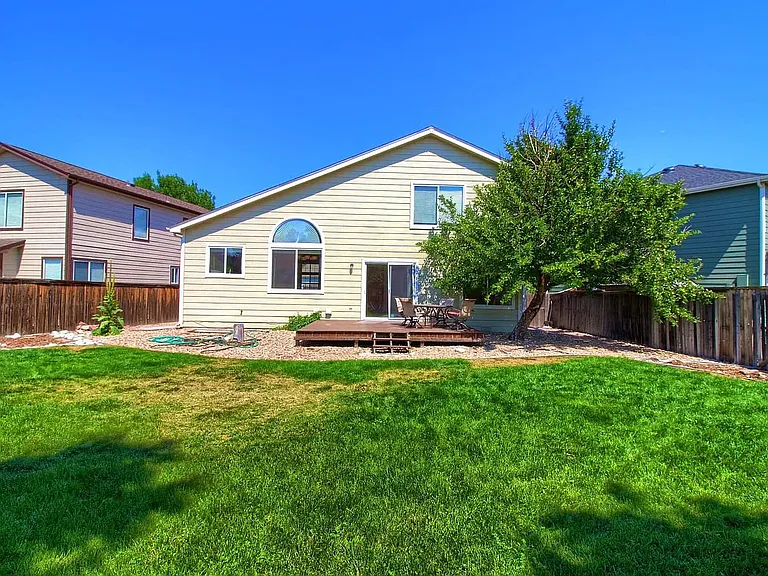 9425 Morning Glory Ln — Photo 20