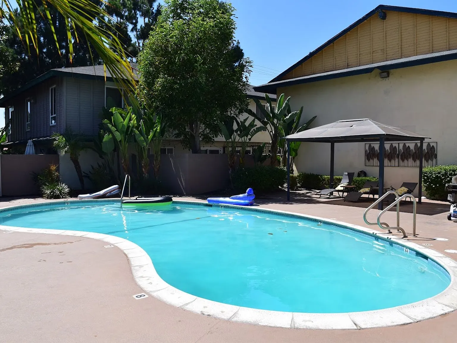 Villa Pacific Townhomes — Photo 2