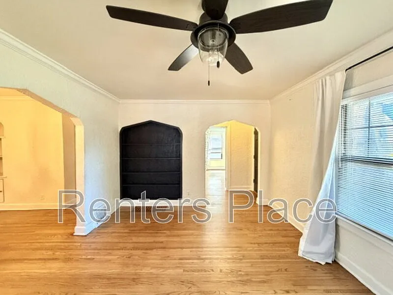 3 bed, 2.0 bath, 1402 sqft, $1,795 — Photo 3