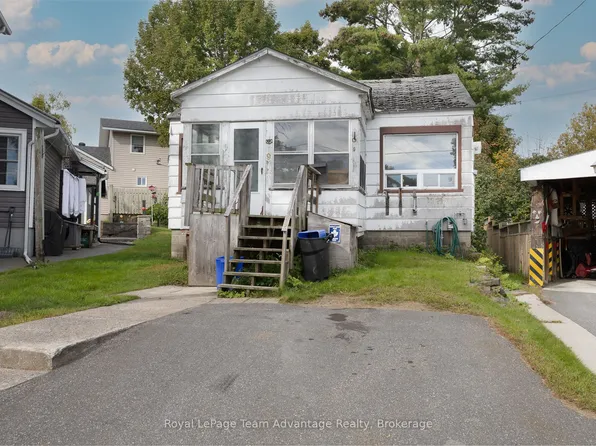 9 Elizabeth Ct, Parry Sound, ON P2A 1P3