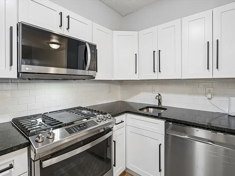 1245 13th St NW — Photo 7
