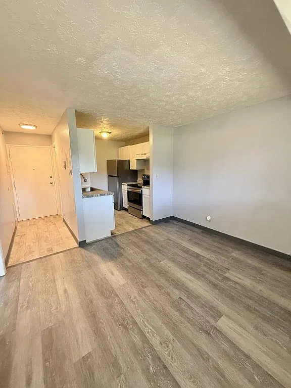 1860 Mahoning Ave NW — Photo 3