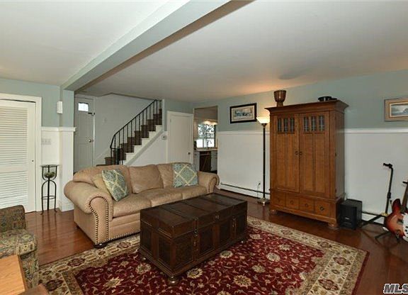 4th image of 77 Oak St