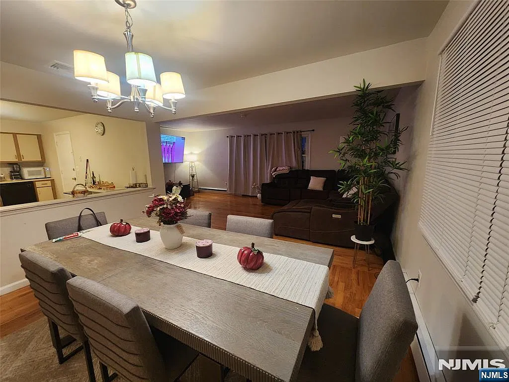 3 bed, 2.0 bath, $3,300 — Photo 4