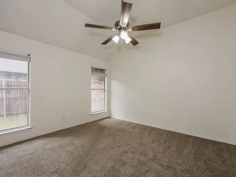 504 Bowie St — Photo 9