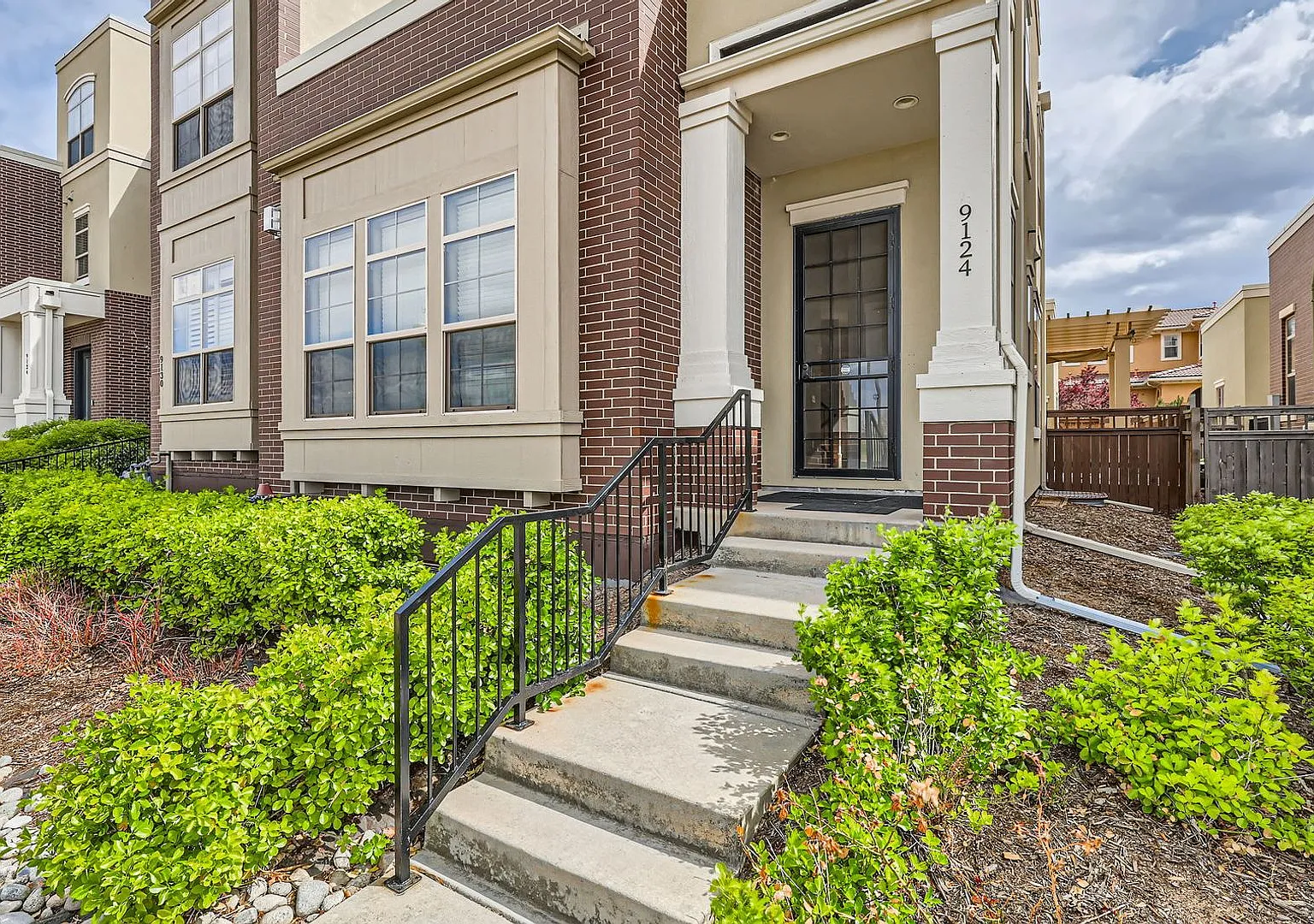 Beautiful- Open Concept - Updated - Main floor Primary BR - EV Plug in Garage- Solar Panels- Grea... — Photo 2