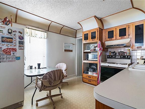 5th image of 715 Park Dr