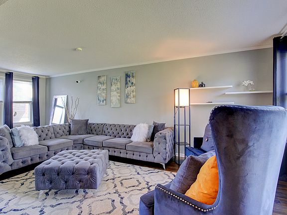 4th image of 207 Slayden Cir