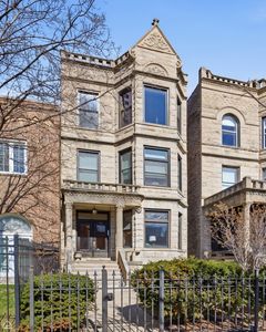 724 W Grace St #1, Chicago, IL, 60613