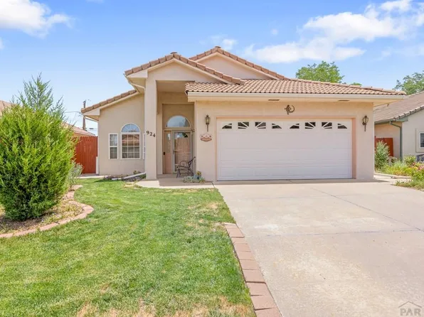924 Cedarcrest Dr, Pueblo, CO 81005
