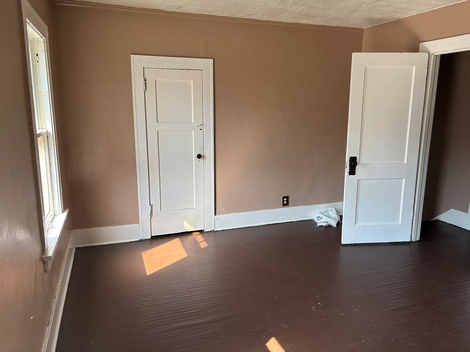 3 bed, 1.5 bath, 1104 sqft, $1,200 — Photo 3