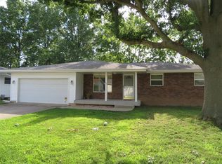 45 Sunflower Dr, Highland, IL 62249