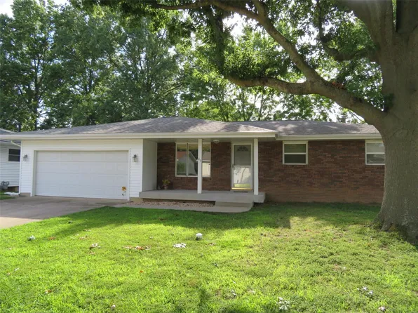45 Sunflower Dr, Highland, IL 62249