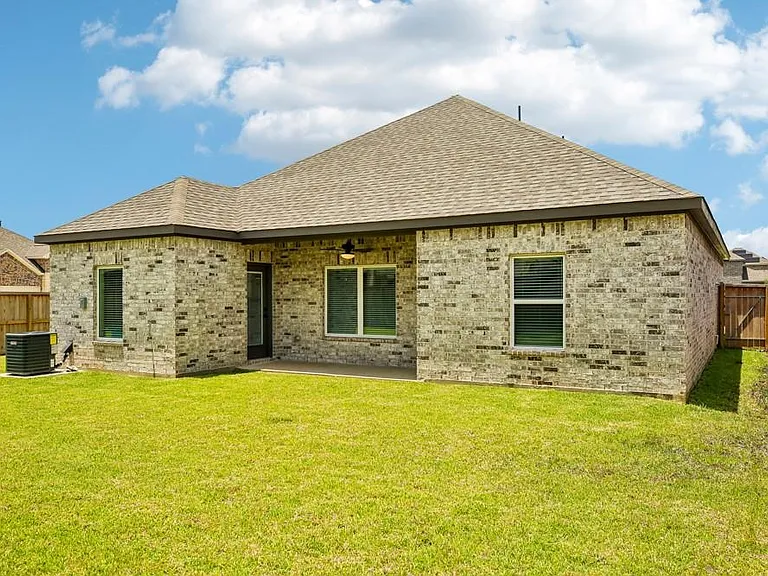 3085 Sorrento Hill Dr — Photo 2