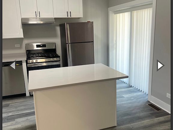 2nd image of 948 N Damen Ave APT 1R