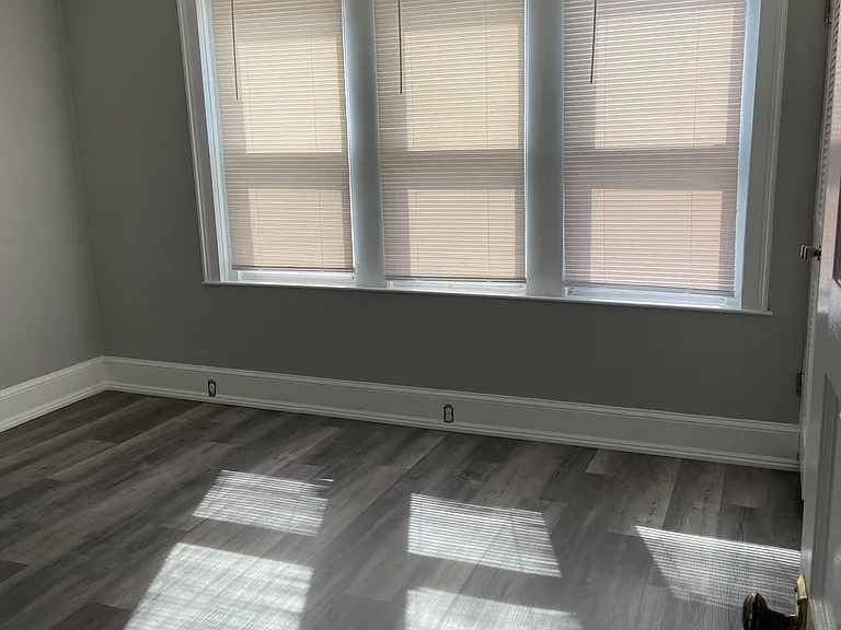 129 Hughes Ave — Photo 10