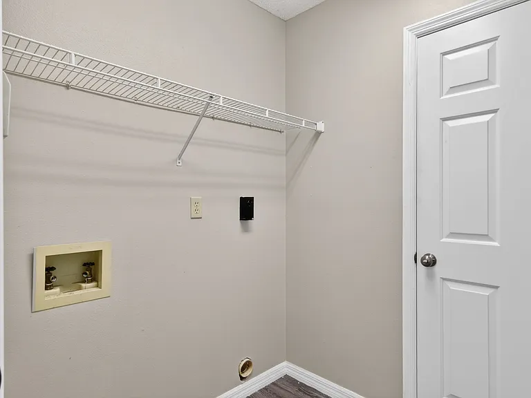 802 Arietta Cir N — Photo 16