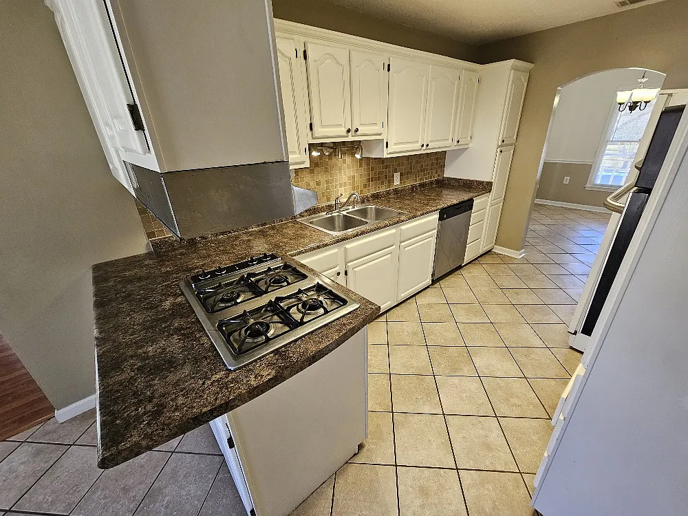 4 bed, 3.5 bath, 1971 sqft, $2,200 — Photo 4