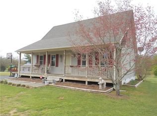 226 Springview Ln, Mount Airy, NC 27030